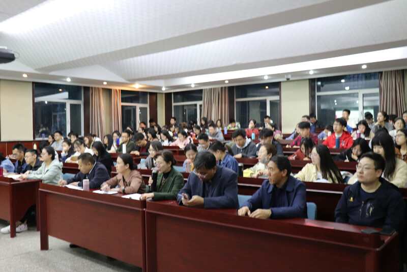 PP电子分党委举行  “‘改革创新，奋发有为’大讨论与法治精神解读”  专题报告会