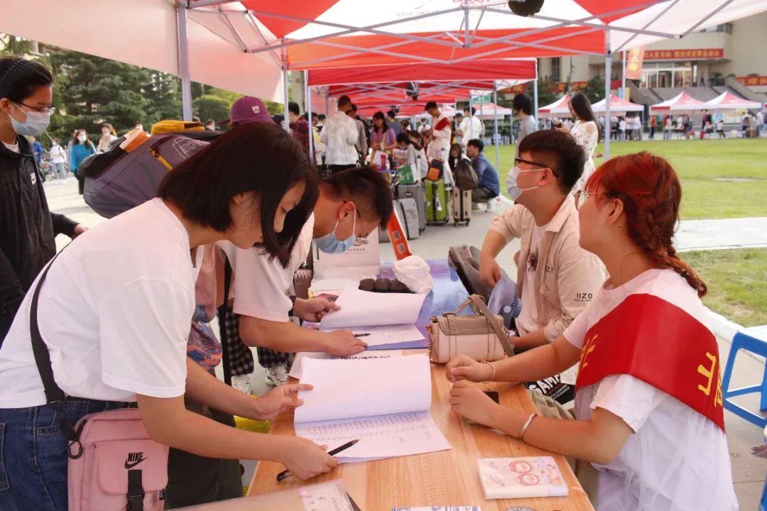 PP电子本科2020级新生报到直击