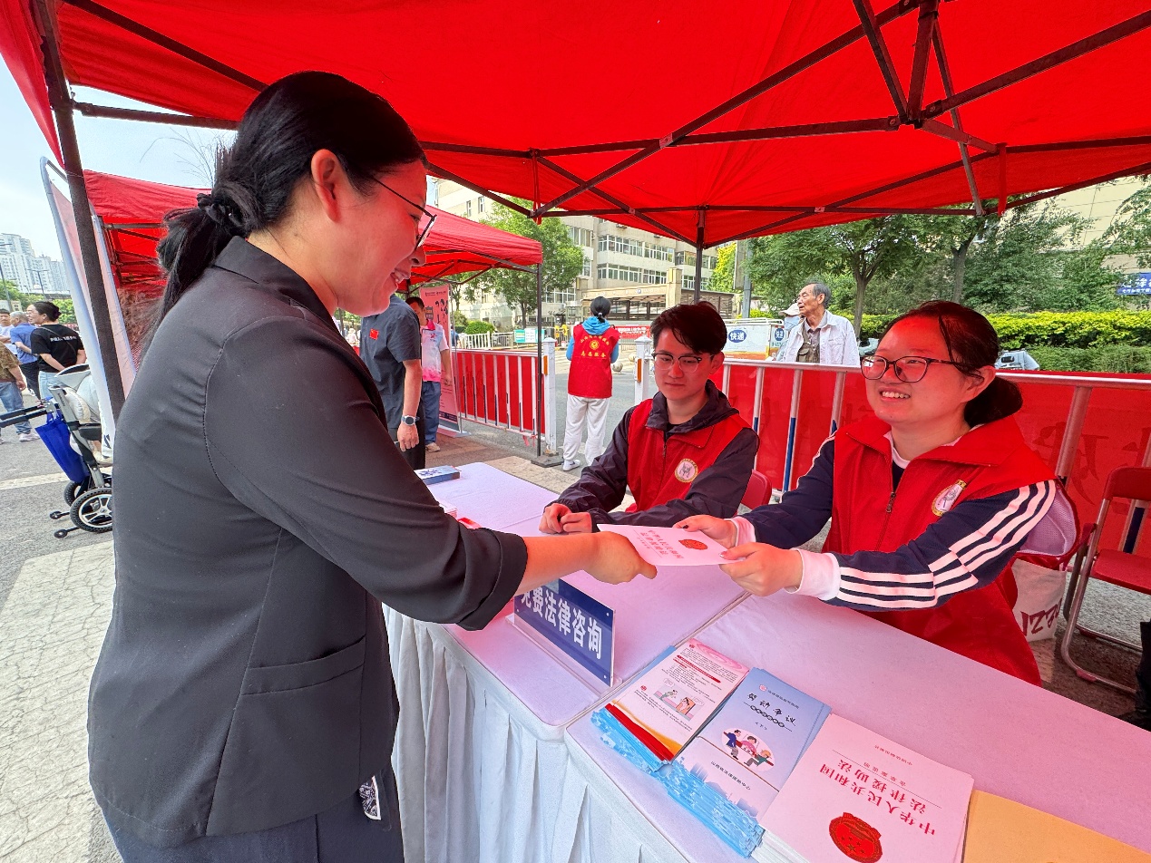 pp电子游戏法律援助志愿者参加“民法典宣传月——法援惠民生 助残暖人心”专项法律援助服务活动